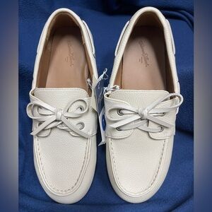 NWT Universal Thread Women’s Shoes Sz 7 Boat Loafers Moc Toe Memory Foam